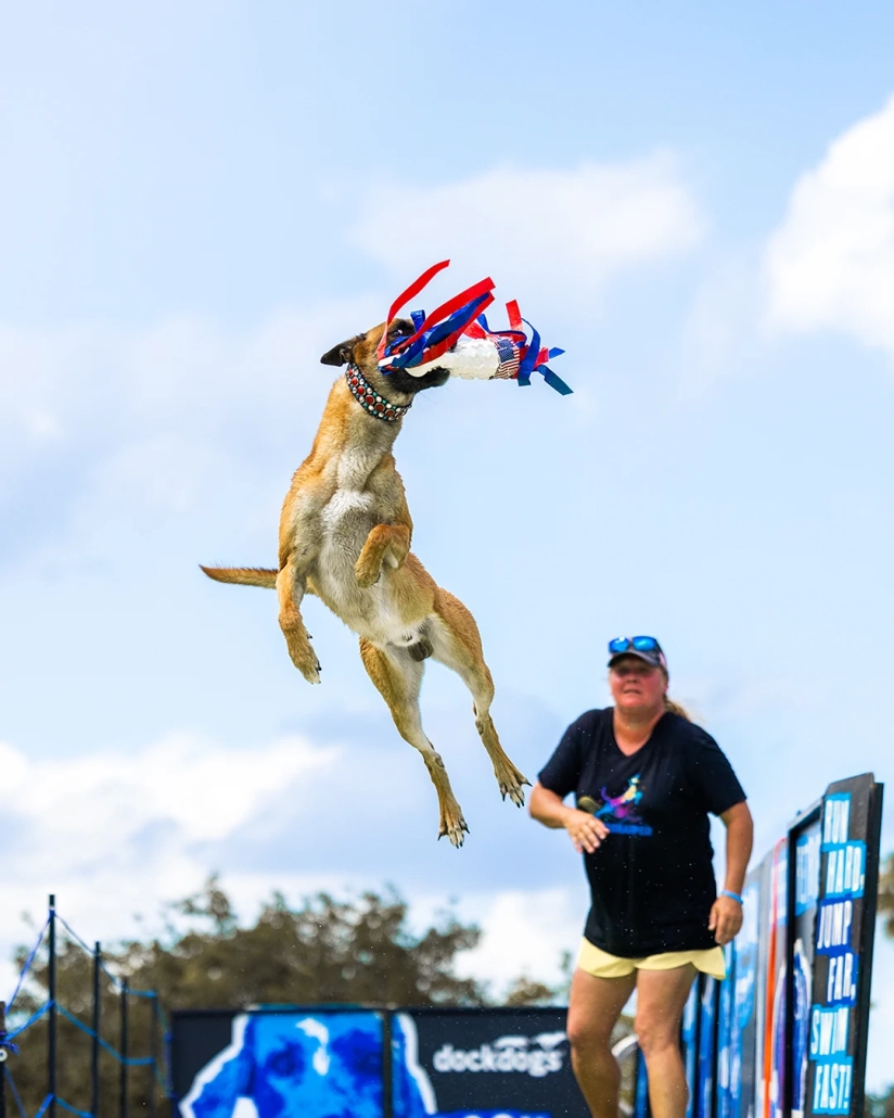 Dock Dogs flying with toy - Florida Outdoor Expo